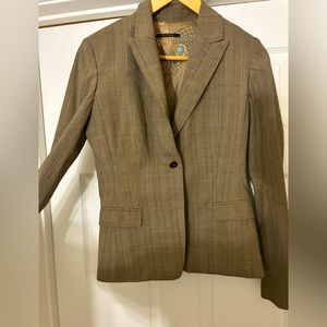 Ellie Tahari tan tweed print business jacket in size Small